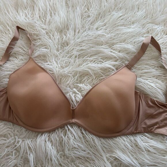 SKIMS Weightless Scoops Bra - Picture 4 of 12